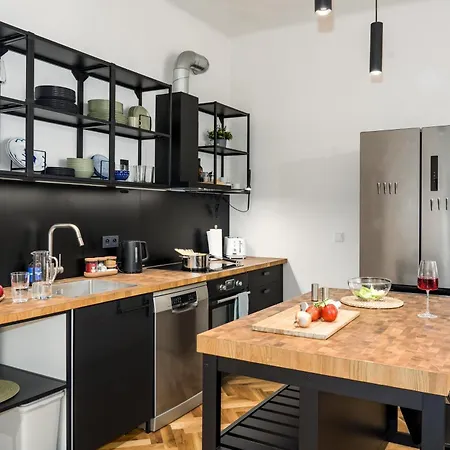Days - One-bedroom With Balcony And Workspace In Vinohrady Apartament