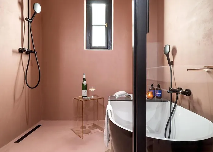 Days - One-bedroom With Balcony And Workspace In Vinohrady
