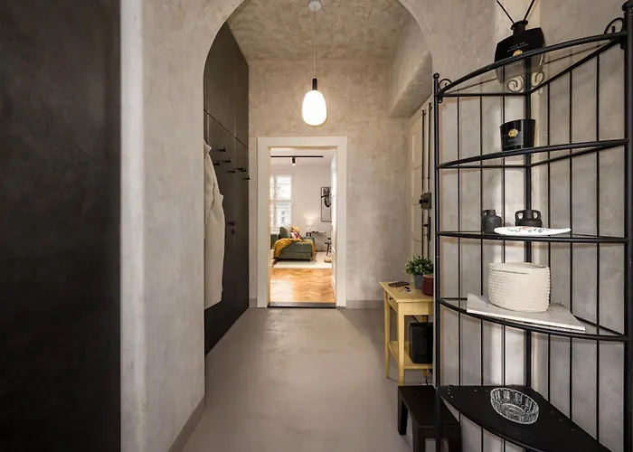Days - One-bedroom With Balcony And Workspace In Vinohrady * Prag