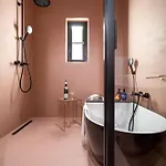 Days - One-bedroom With Balcony And Workspace In Vinohrady