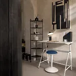 Days - One-bedroom With Balcony And Workspace In Vinohrady דירה פראג