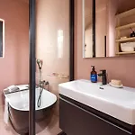 Days - One-bedroom With Balcony And Workspace In Vinohrady