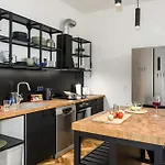Days - One-bedroom With Balcony And Workspace In Vinohrady דירה