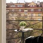 Days - One-bedroom With Balcony And Workspace In Vinohrady פראג