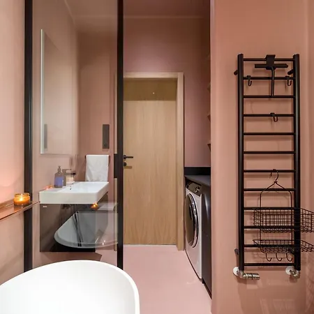 Days - One-bedroom With Balcony And Workspace In Vinohrady *