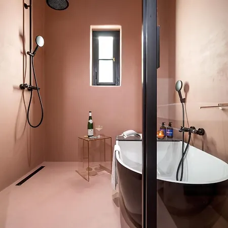 Days - One-bedroom With Balcony And Workspace In Vinohrady
