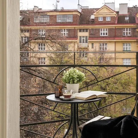 Days - One-bedroom With Balcony And Workspace In Vinohrady Prag