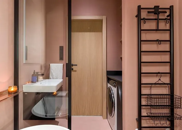 Days - One-bedroom With Balcony And Workspace In Vinohrady *