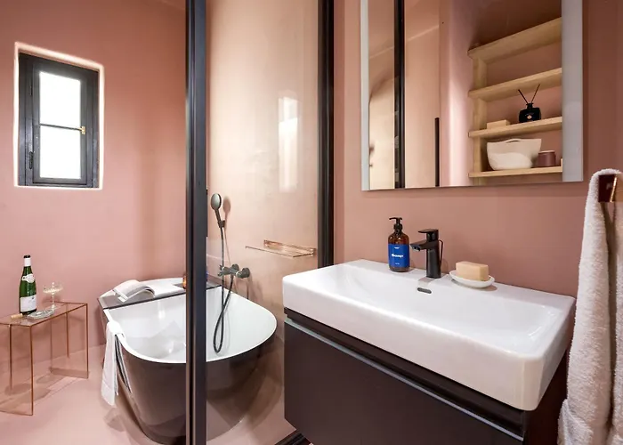 Days - One-bedroom With Balcony And Workspace In Vinohrady