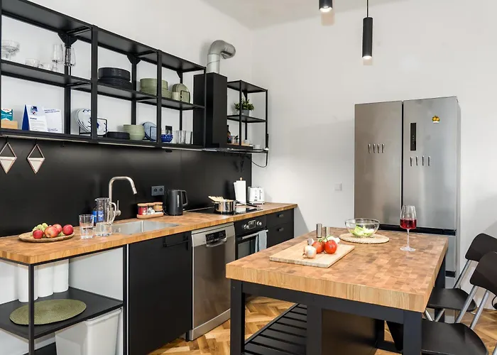 Days - One-bedroom With Balcony And Workspace In Vinohrady Apartamento