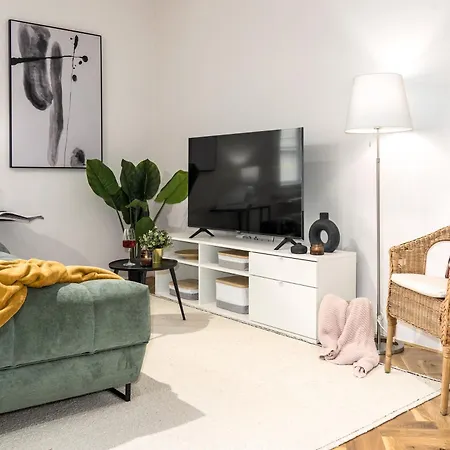 Days - One-bedroom With Balcony And Workspace In Vinohrady Appartement *