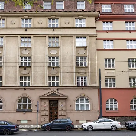 Days - Balcony - Workplace - Great Vibe Apartamento Praga